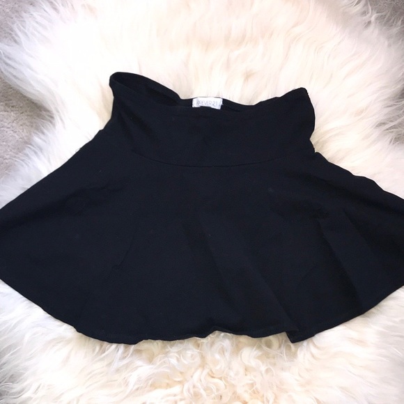 Forever 21 Dresses & Skirts - Black skirt